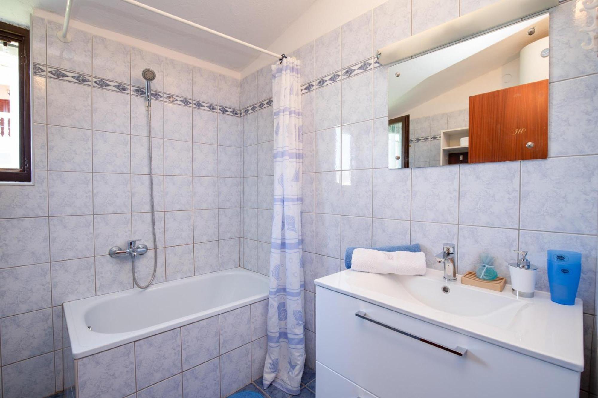Apartments Brankica Island - Happy Rentals 万塔西西 外观 照片